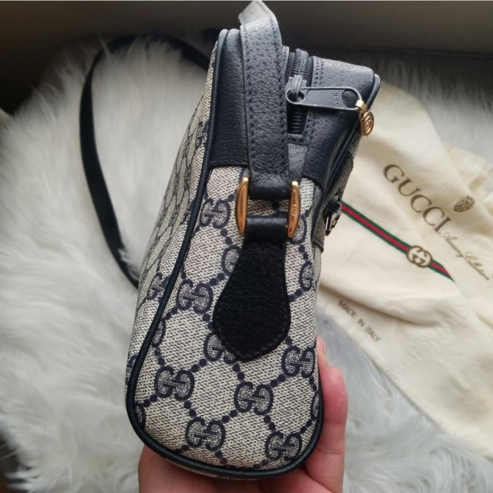 Authentic Vintage Gucci Camera Shoulder Bag - Picture 6 of 12